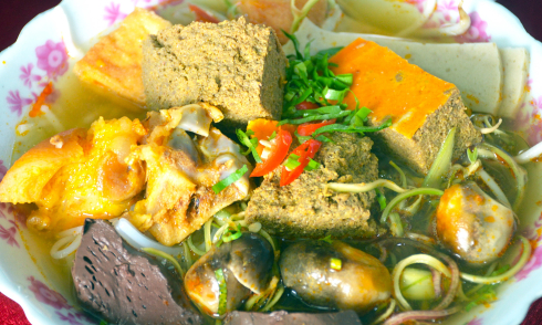 Transforming salted ba khia into a distinctive paste dish in Ca Mau