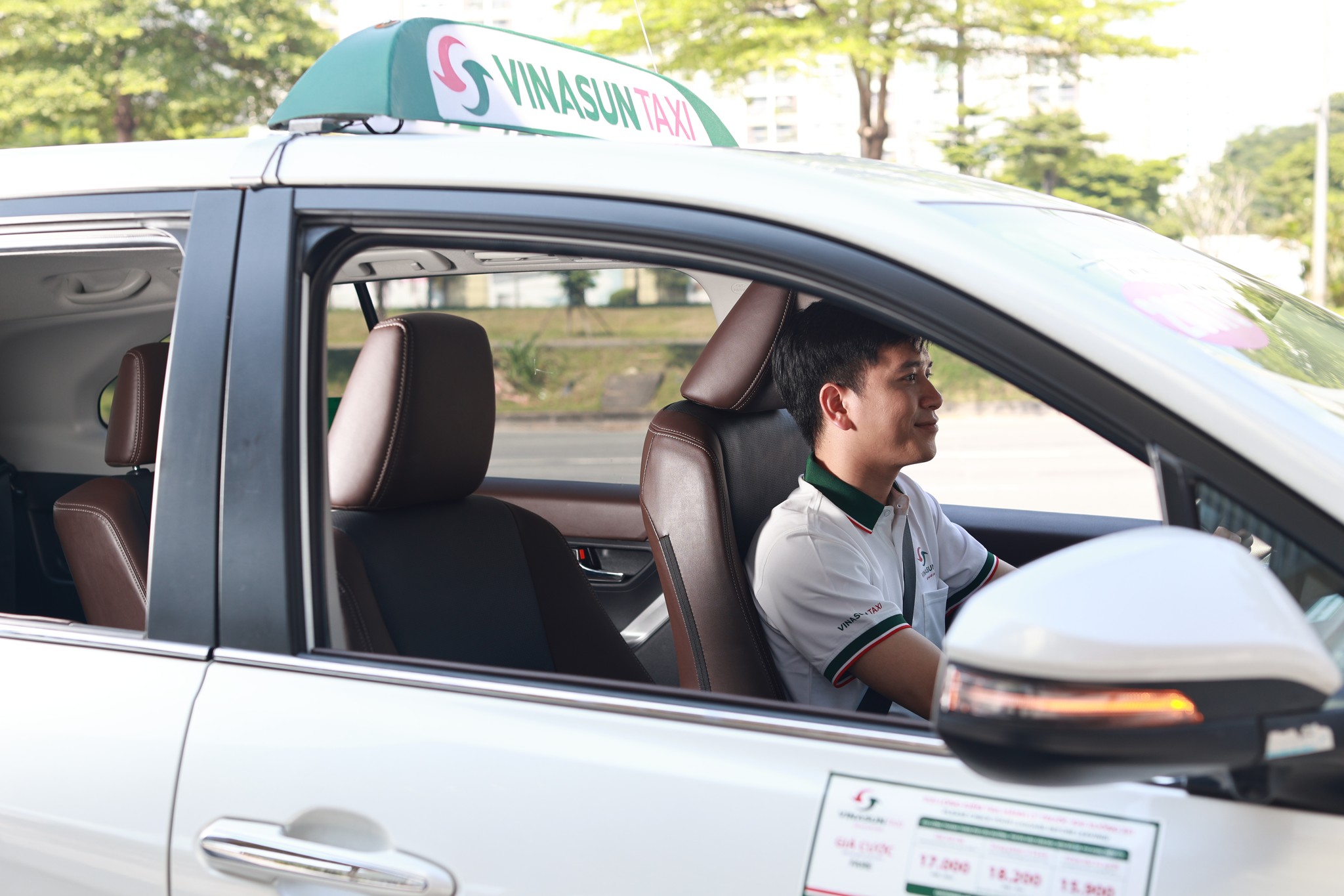 Vinasun taxi staff average income over 13 million VND per month