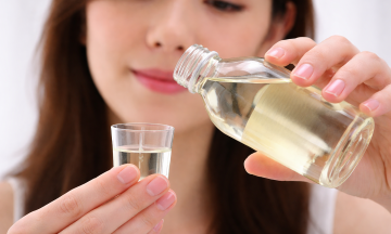 Coconut oil pulling for brighter teeth and reduced bad breath