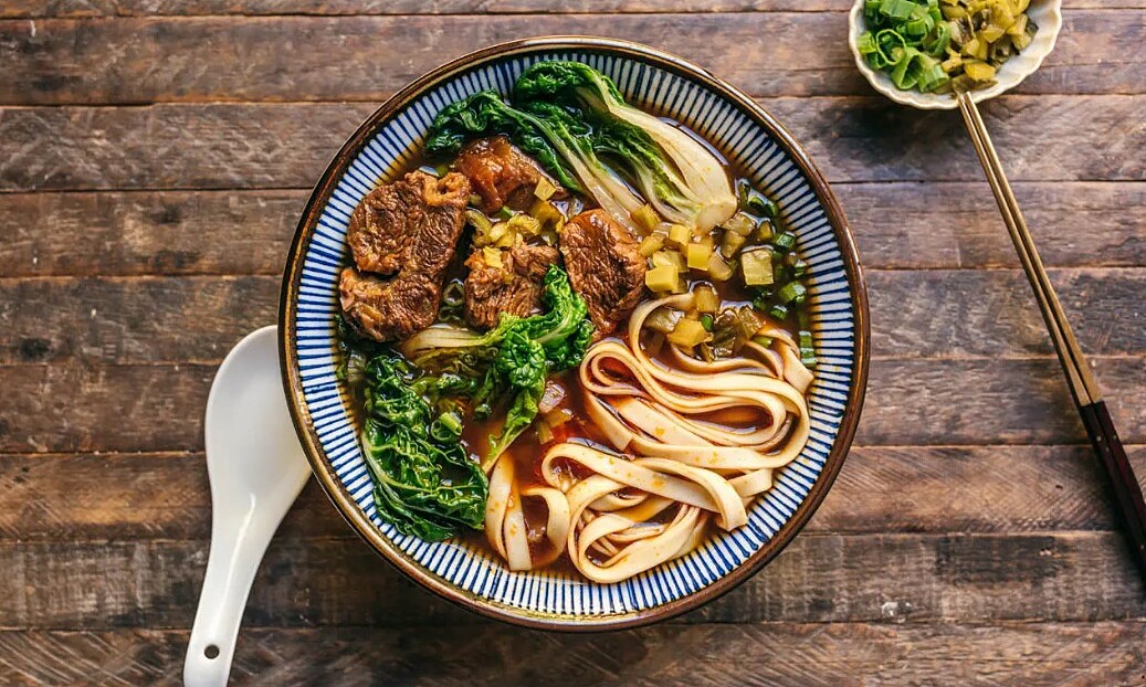 Doctor warns: three street foods high in salt can damage kidneys