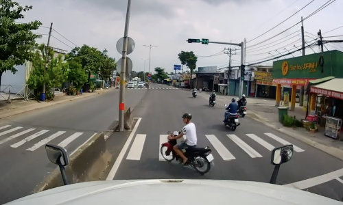 Motorcyclists 'heedlessly' cutting off trucks