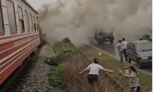 Hanoi - Hai Phong passenger train: two carriages catch fire in motion
