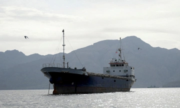 Ships hesitate to cross Hormuz Strait after reopening announcement