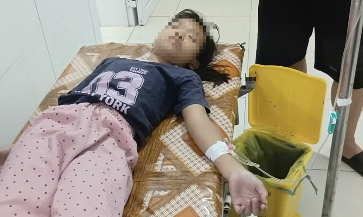 Over 20 people suspected of food poisoning after eating banh mi