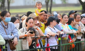 Thousands of parents support 2,500 children at Kun Marathon