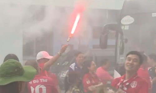 Hai Phong player injured by home fans' flare