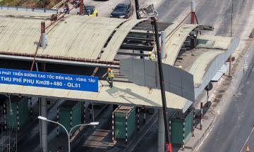 Two toll booths on national route 51 dismantled