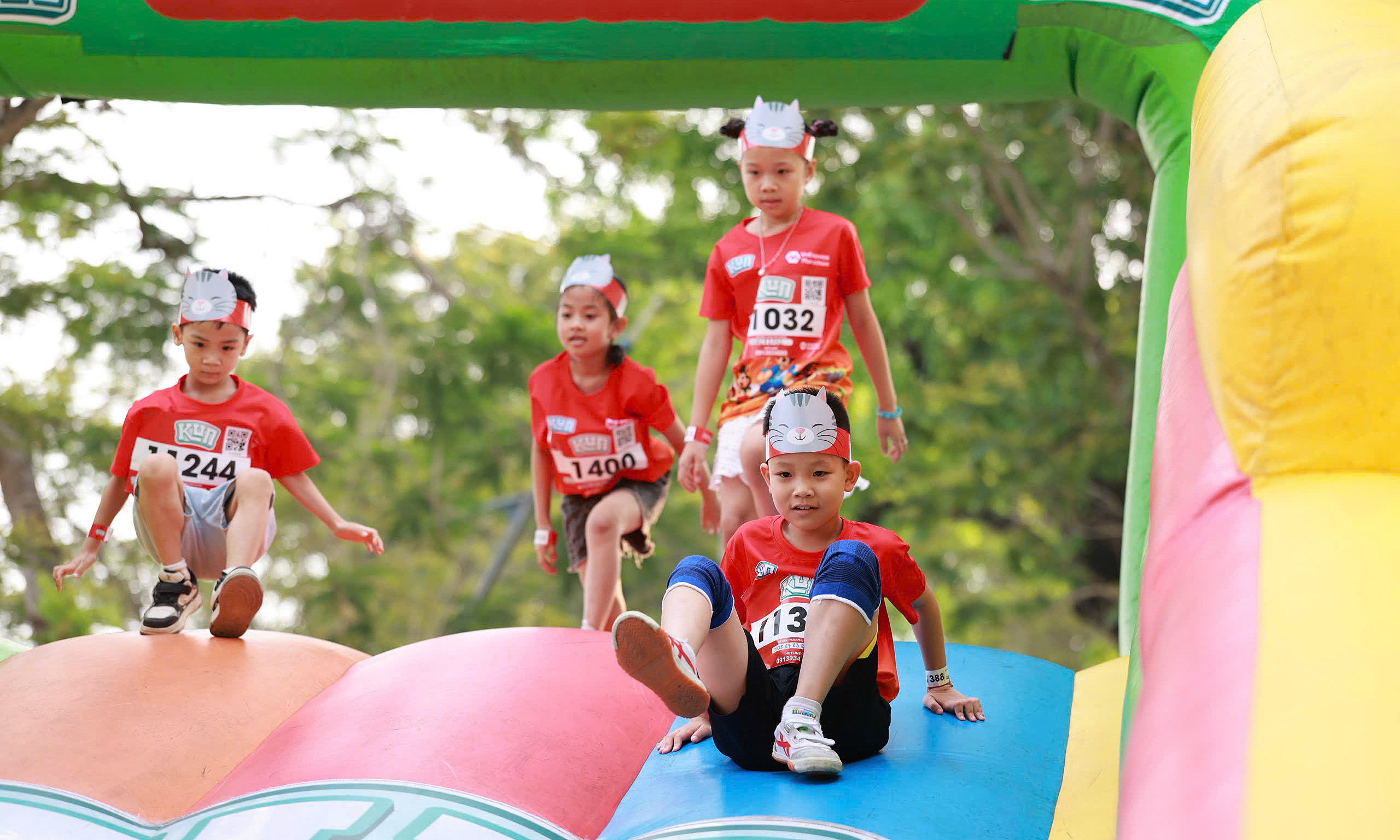 2,500 children conquer race course in Hue Citadel