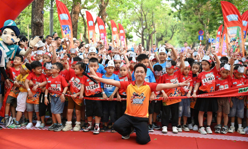 Truong Giang delivers animal protection message to children in Hue