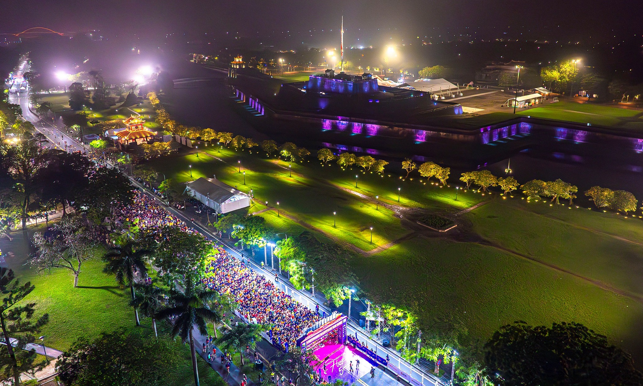 8,000 runners conquer VnExpress Marathon Hue