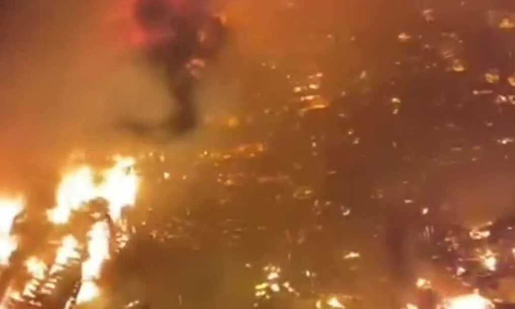 Coastal village fire in Malaysia, over 1,000 homes destroyed