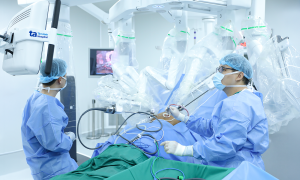 How robot-assisted lung tumor surgery differs from traditional laparoscopy
