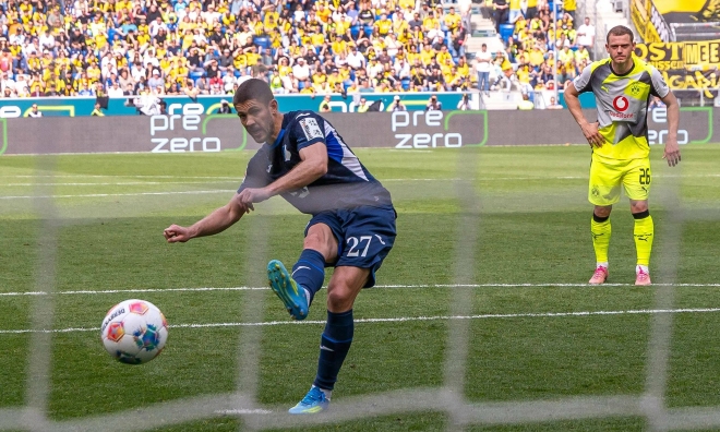 Opponent hands Bayern early Bundesliga title