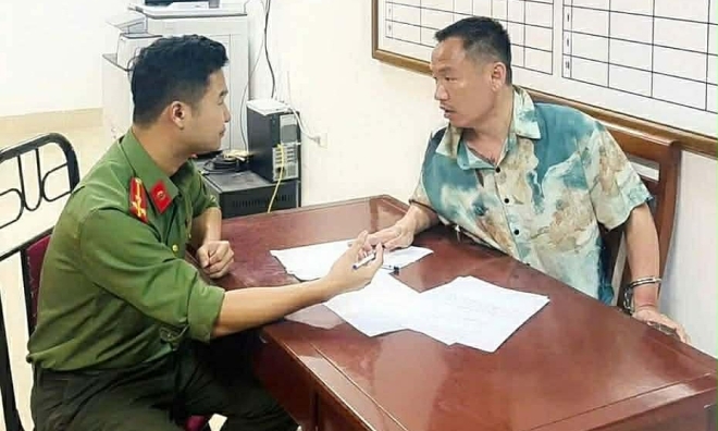 Foreign man fires gun after traffic collision in Hung Yen