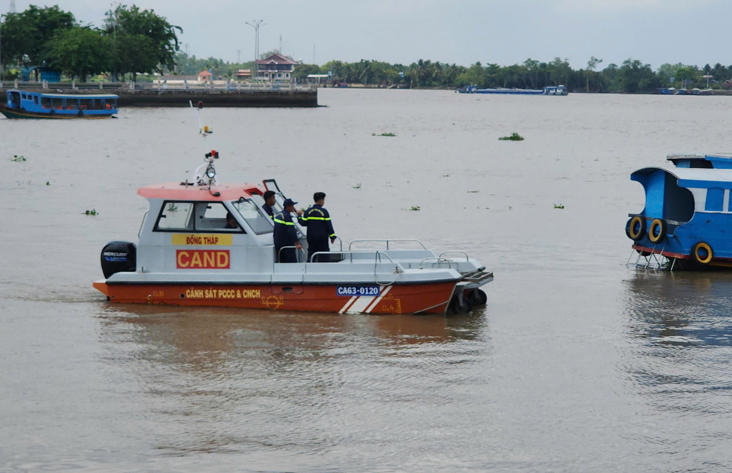 Two people missing on Tien river after birthday party