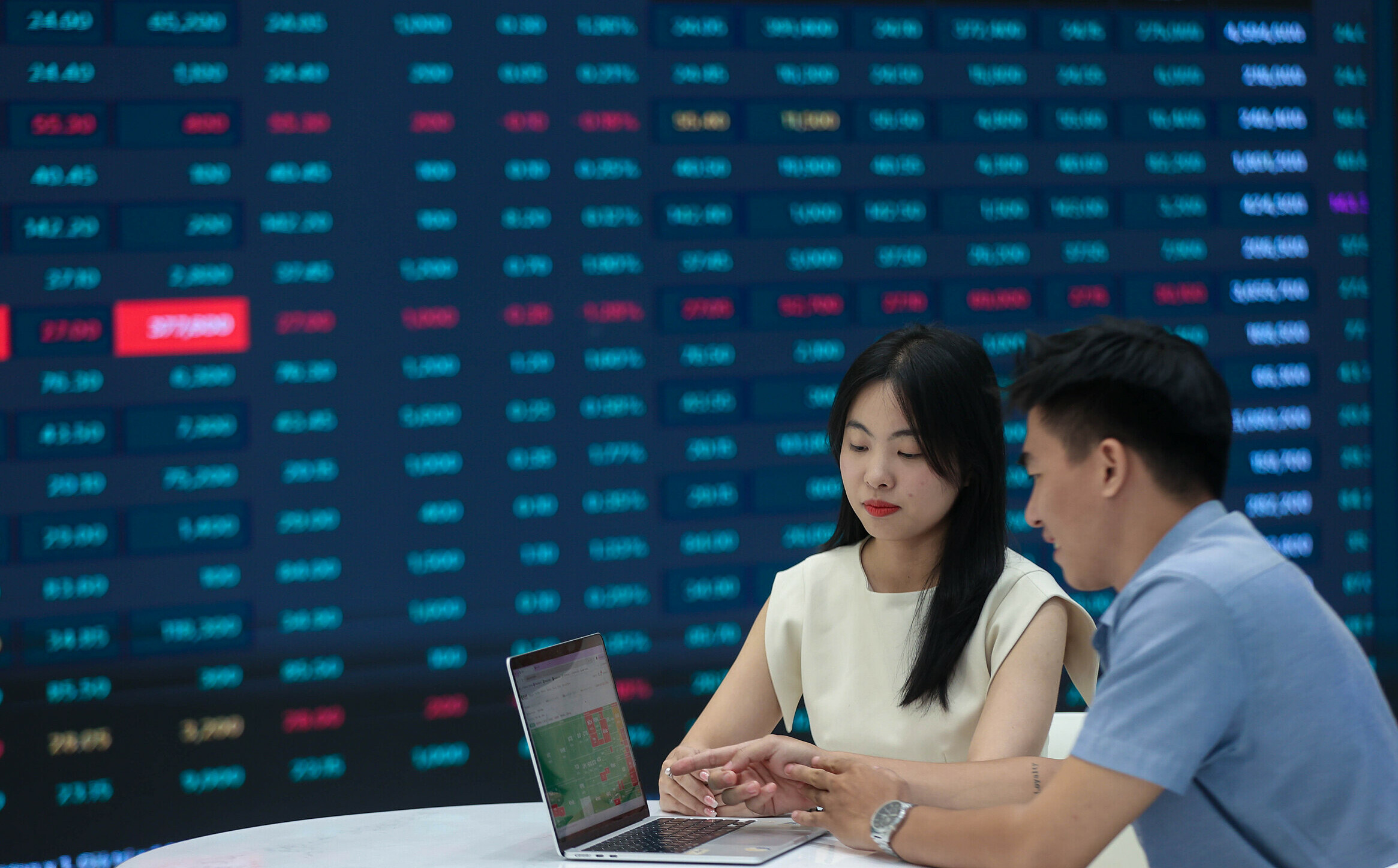 VN-Index reaches one-and-a-half-month high