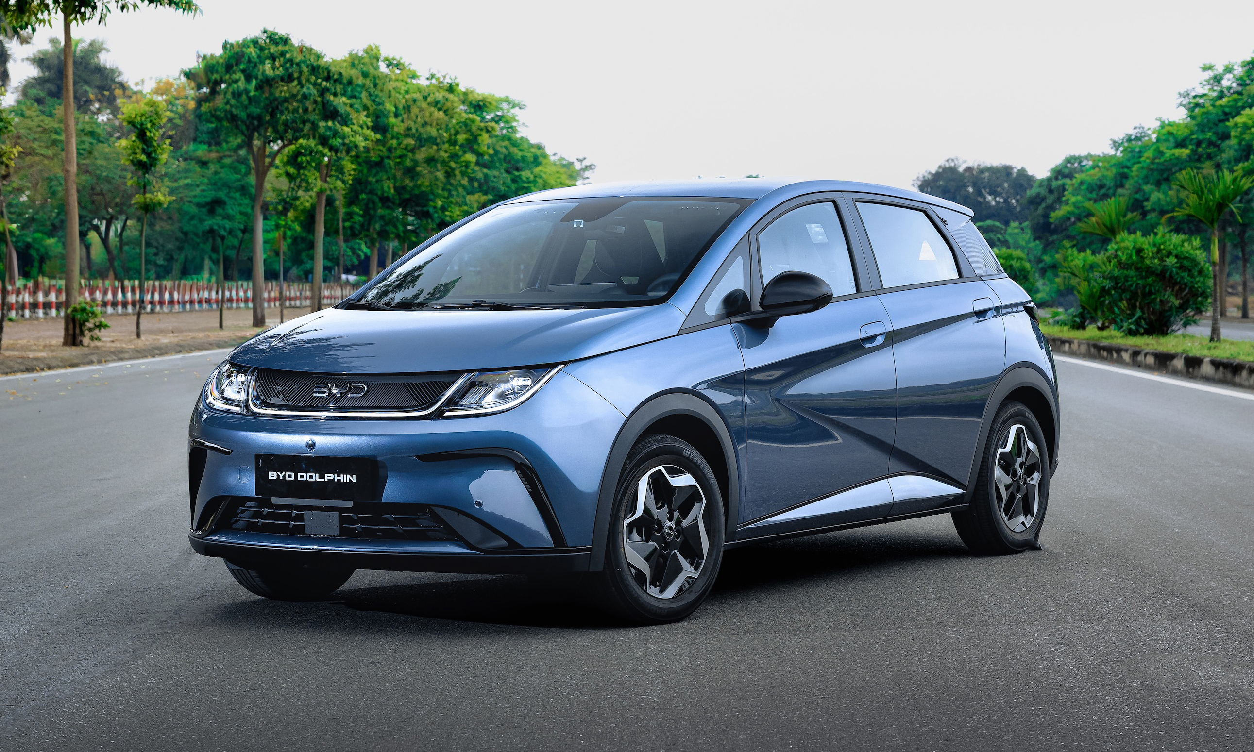 BYD Dolphin 2026 launches, nearly 100 million dong cheaper