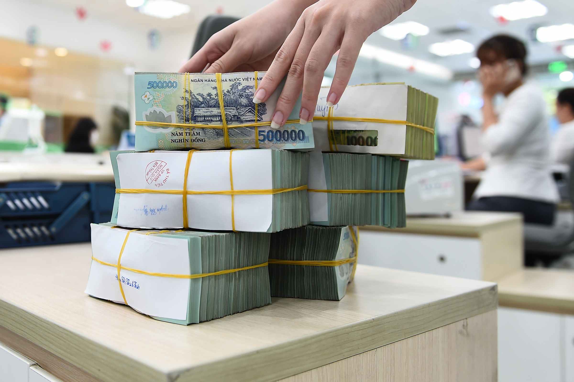 Corporate bond market remains subdued