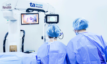 White blurry vision leads to cataract diagnosis