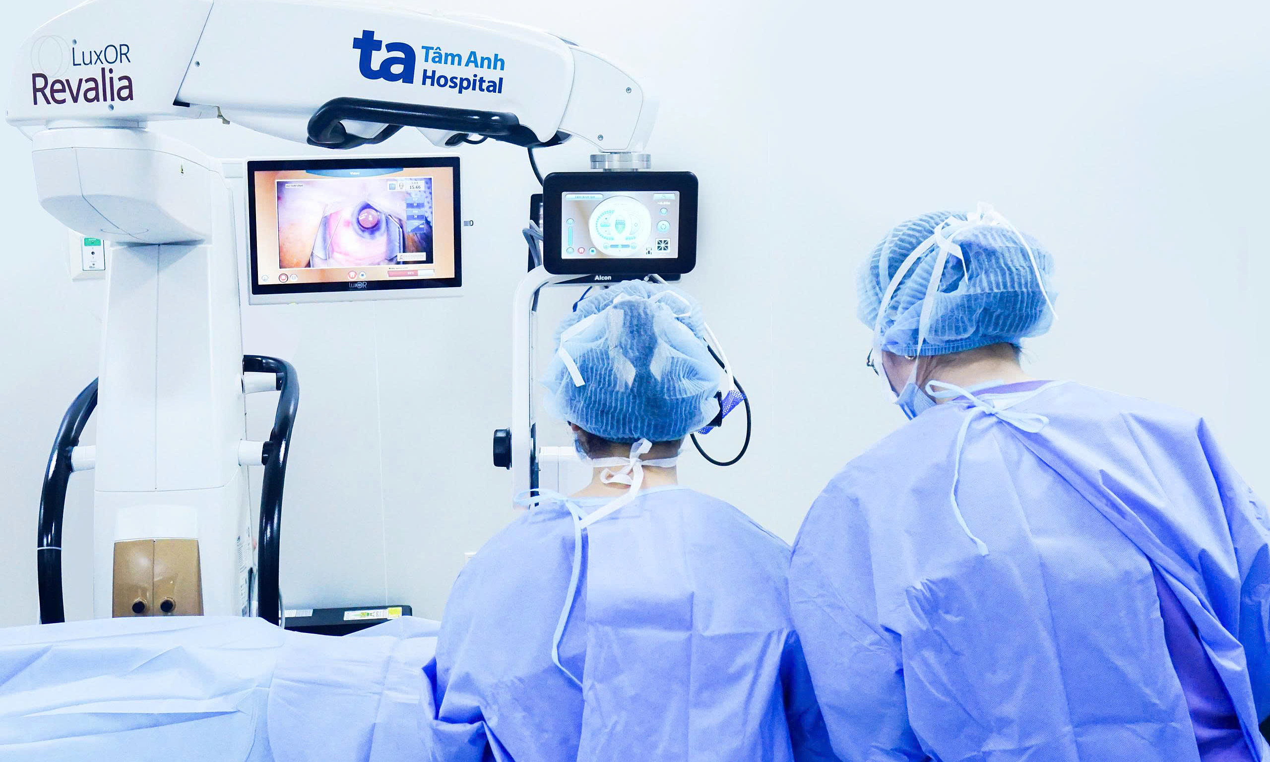 White blurry vision leads to cataract diagnosis