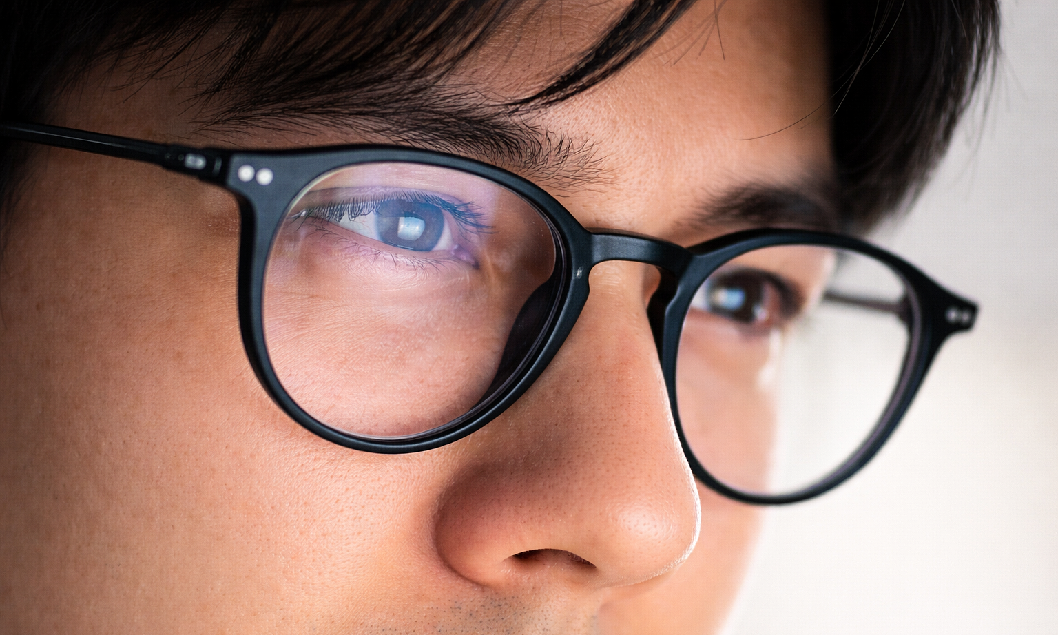 What diseases do halos around lights warn of?