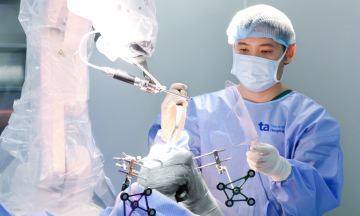 Able to walk 3 hours after robot-assisted joint replacement surgery