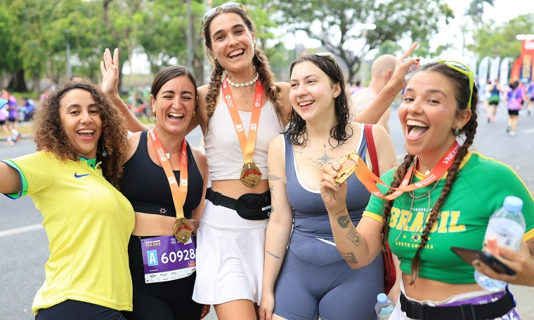 International runners captivated by Hue's banh nam and roasted pork sweet soup