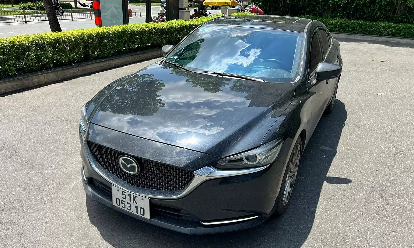 How does hot weather affect gasoline and electric vehicles?