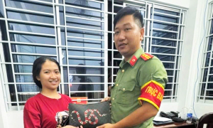 8th-grade student returns handbag containing over 200 million dong