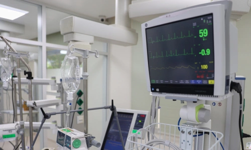 Couple with multi-organ failure rescued from 4-story boarding house fire