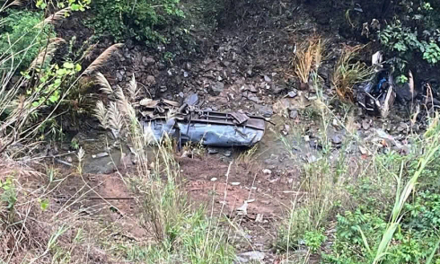 Tanker truck falls 100 meters into ravine, driver dies