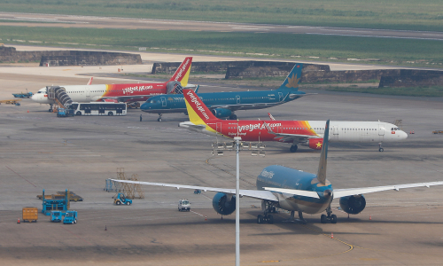 Tan Son Nhat airport increases operating frequency
