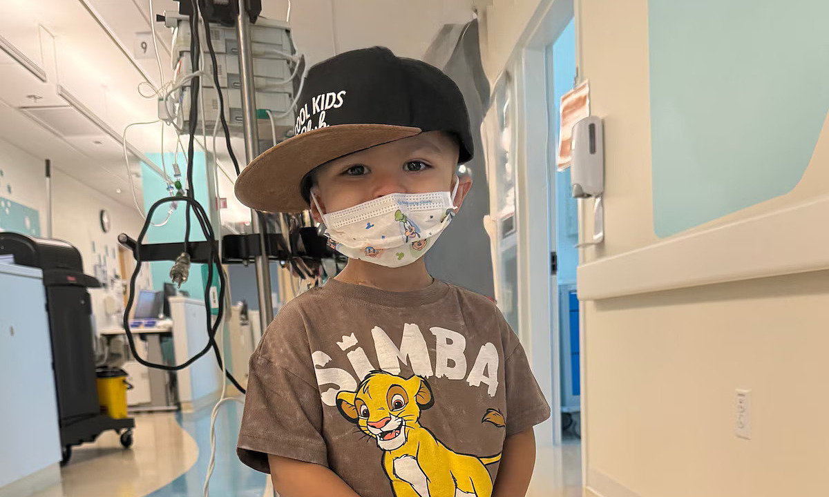 All passengers on flight write letters congratulating child cancer patient on recovery