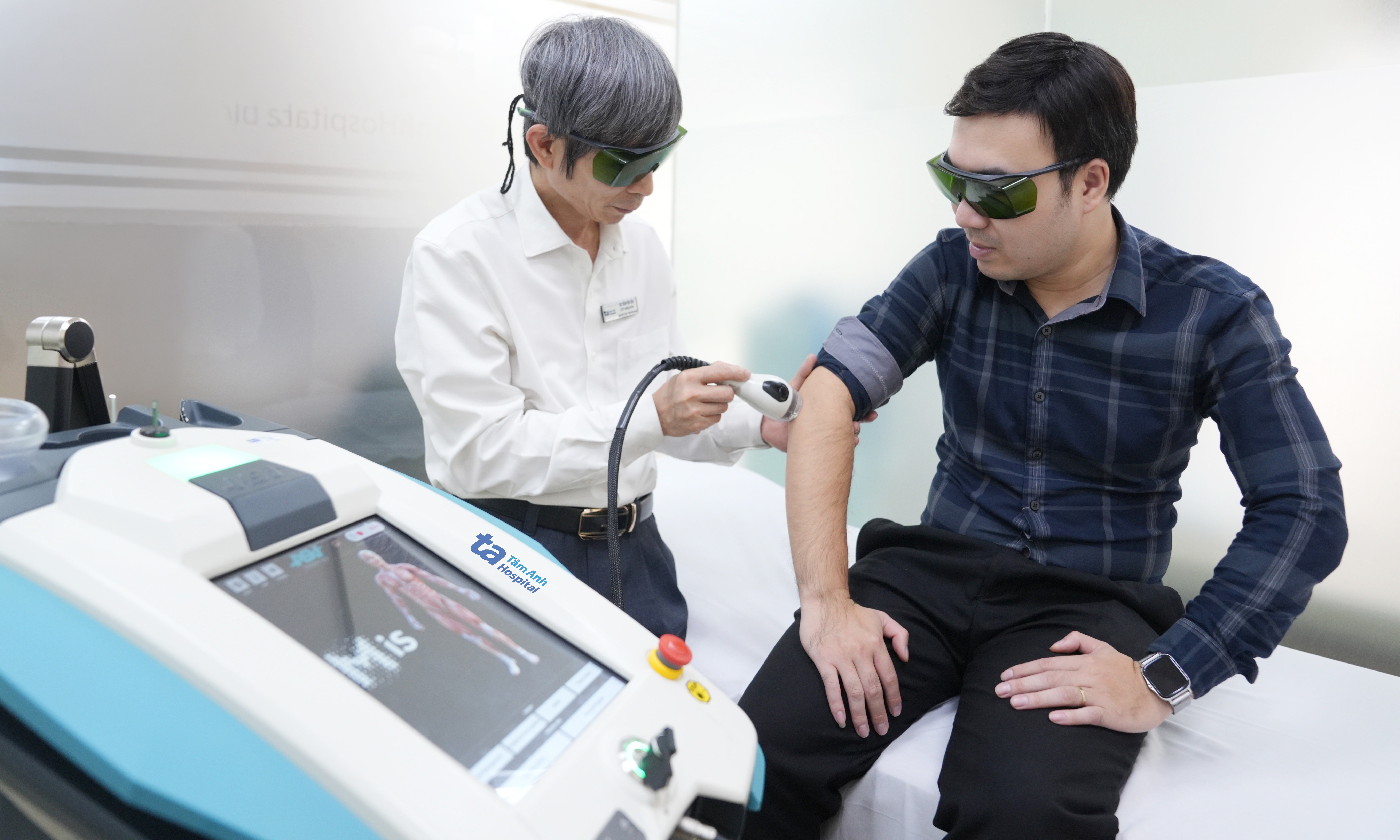 Treatment methods for elbow pain when playing pickleball