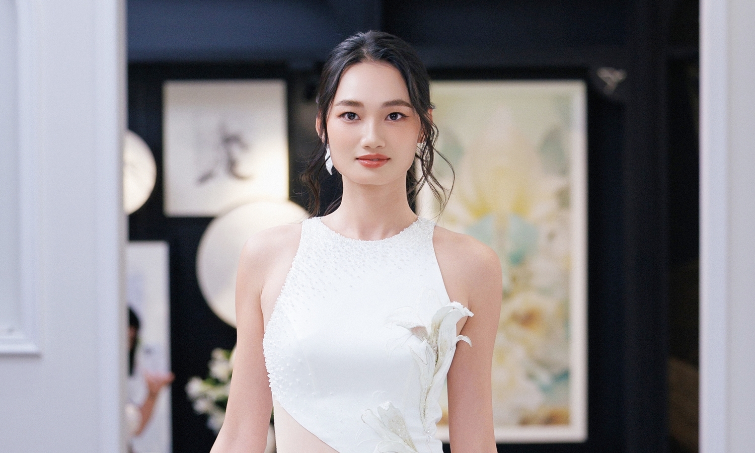 Attire inspired by lily flowers