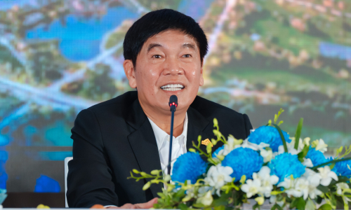 Billionaire Tran Dinh Long: No profit sought from Red River landscape boulevard project