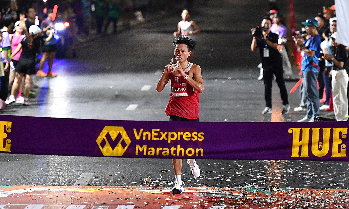 Young runners dominate at VnExpress Marathon Hue 2026