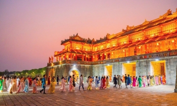 Hue recreates royal banquet at Duyet Thi Duong theater