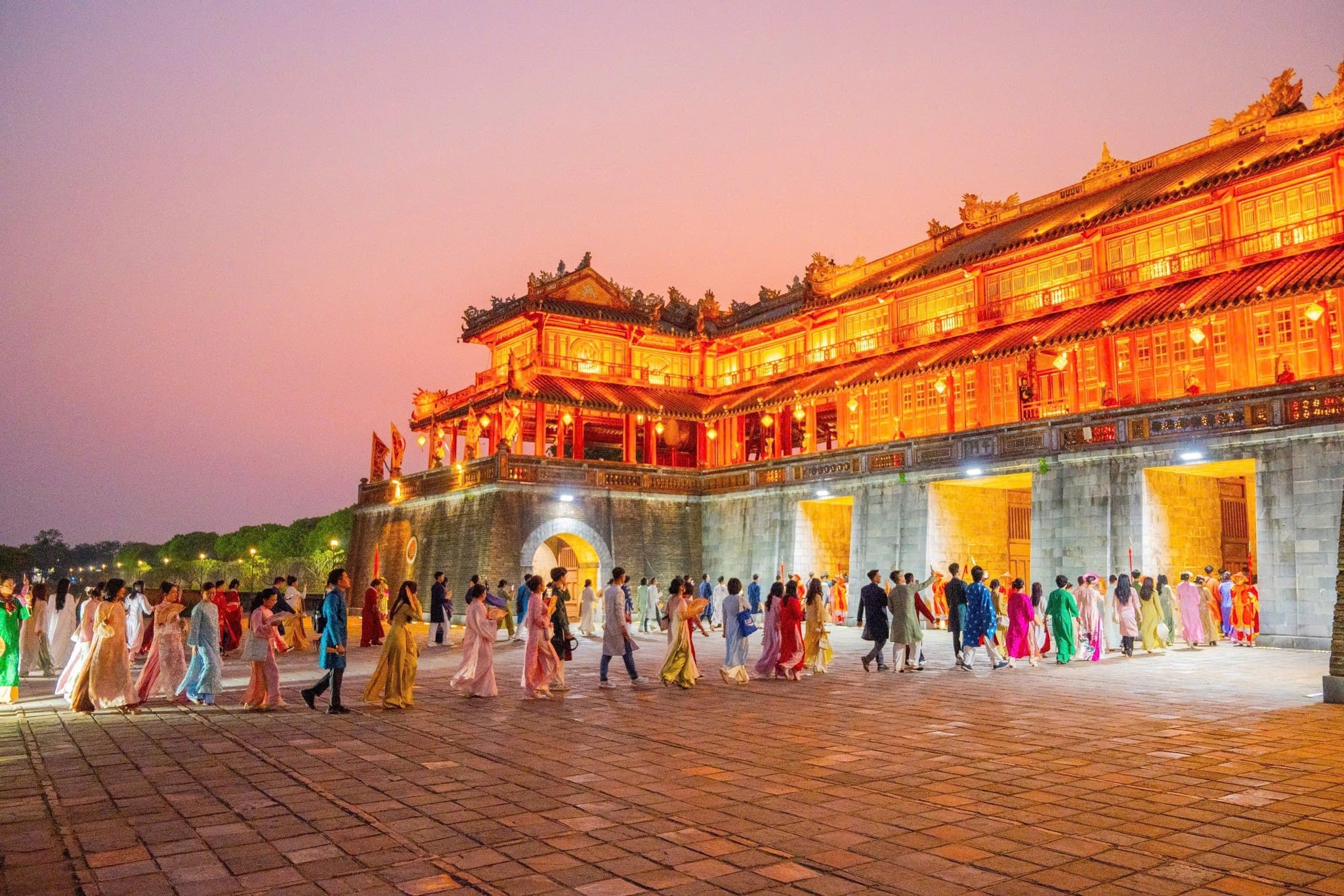 Hue recreates royal banquet at Duyet Thi Duong theater