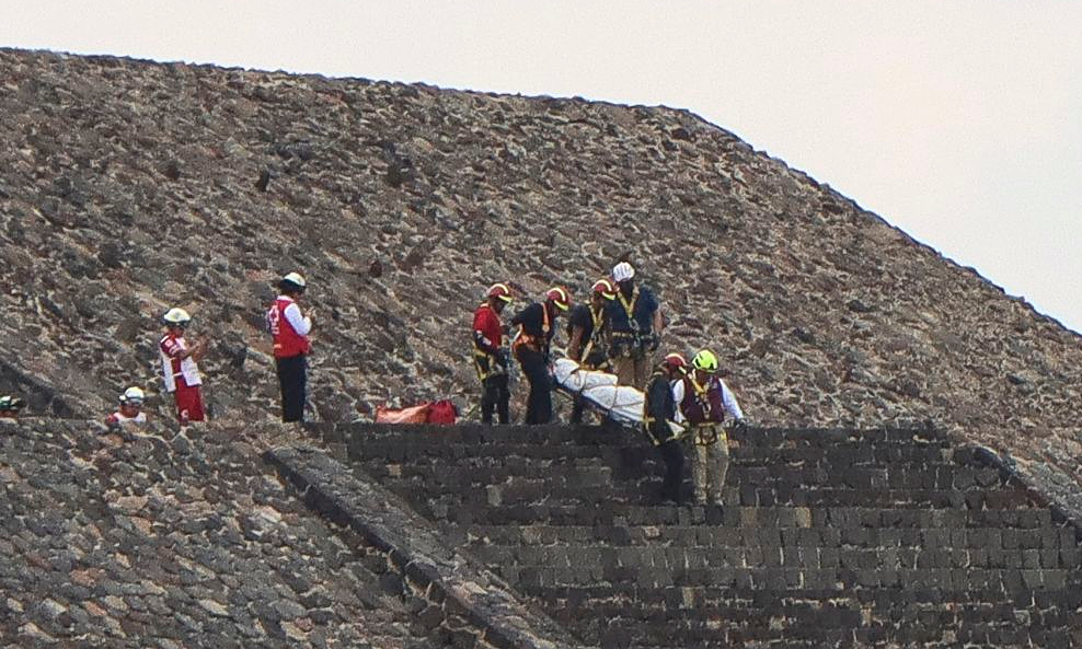 Suspect 'threatens sacrifice' in Mexico pyramid shooting
