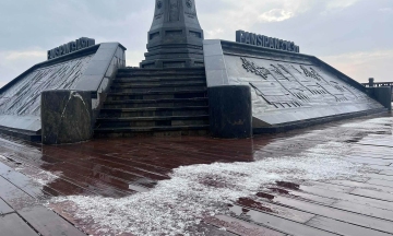 Hailstorm lasts 30 minutes on Fansipan peak
