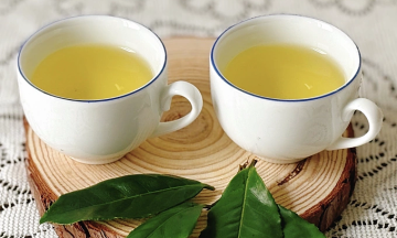 Six foods and drinks to help reduce under-eye bags