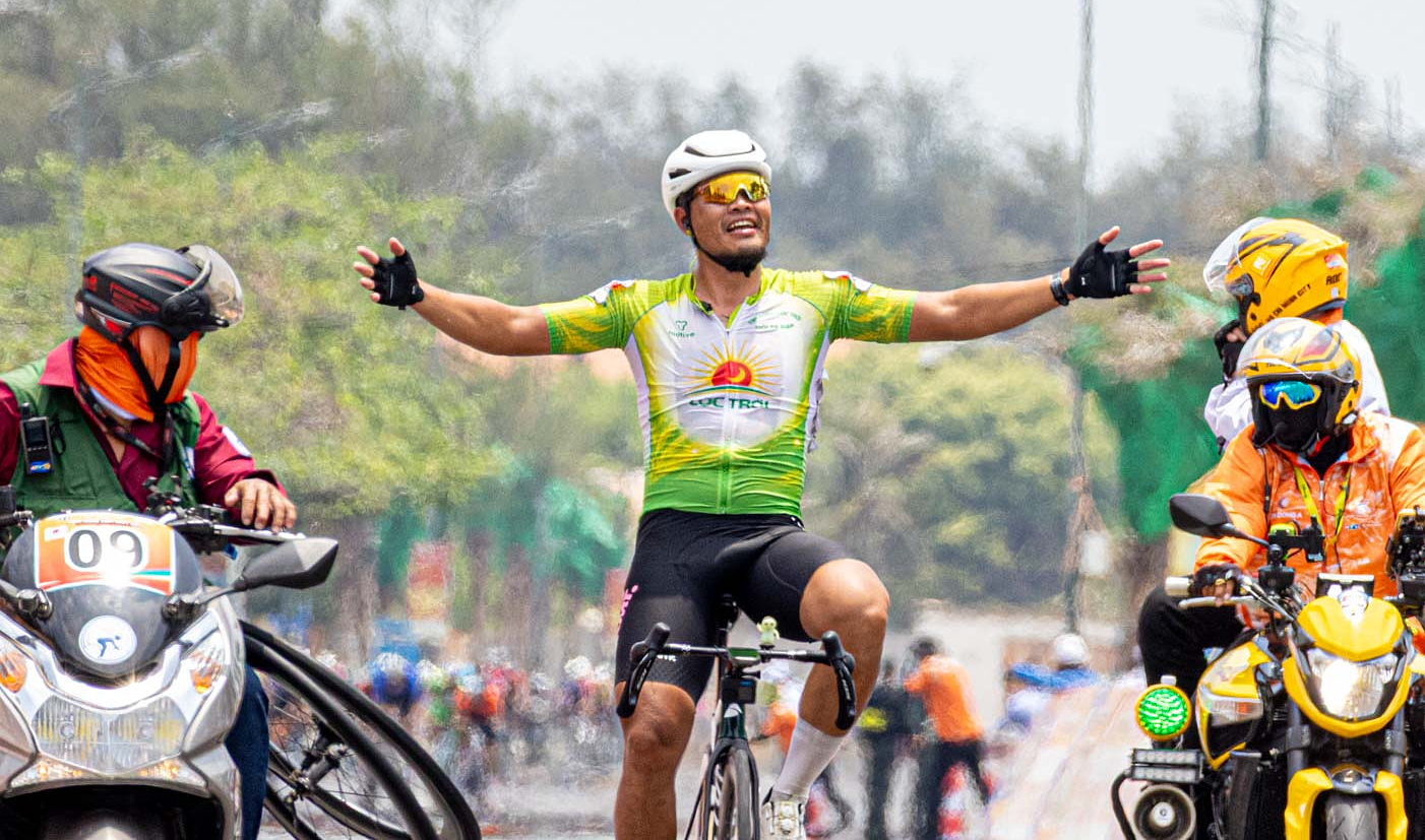 Veteran Trinh Duc Tam wins stage at trans-Vietnam cycling race