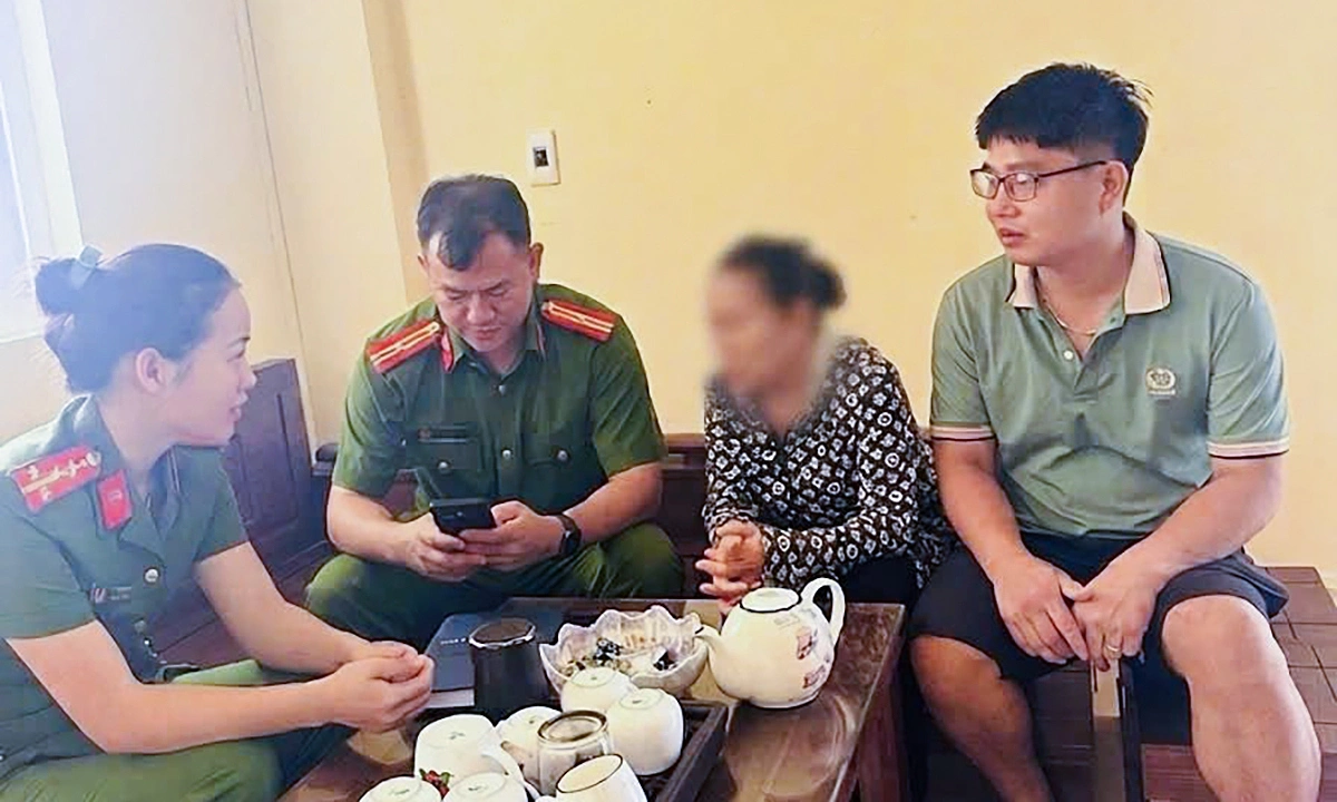 Taxi driver takes passenger to police station on suspicion of fraud