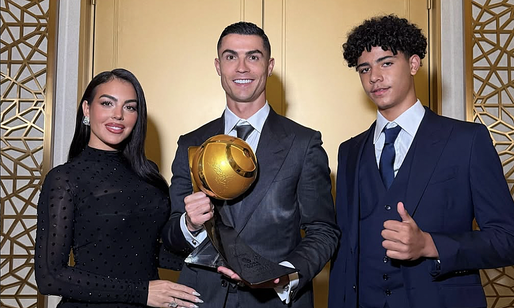 Al Nassr considers promoting Ronaldo's son to the first team