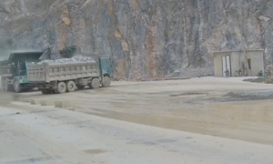 Dump truck crashes downhill into another vehicle like an explosion