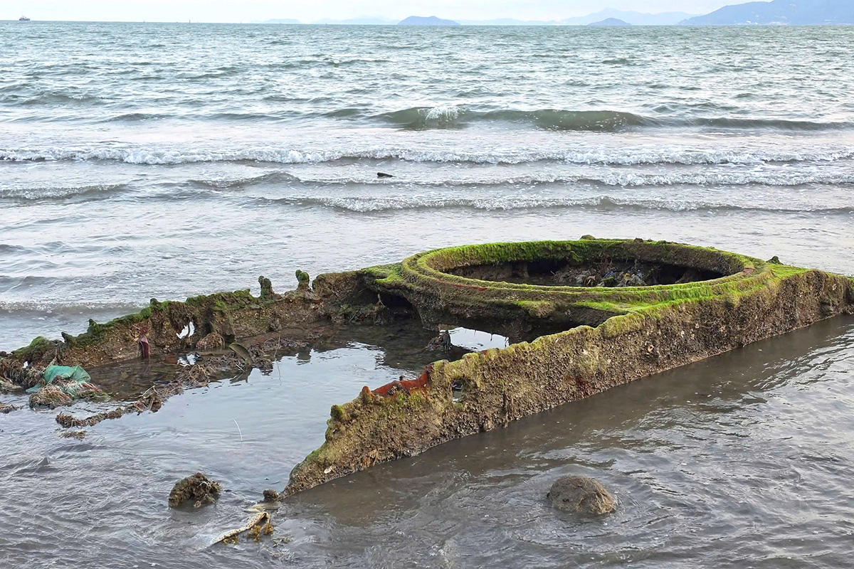 Tank to be salvaged from Quy Nhon beach