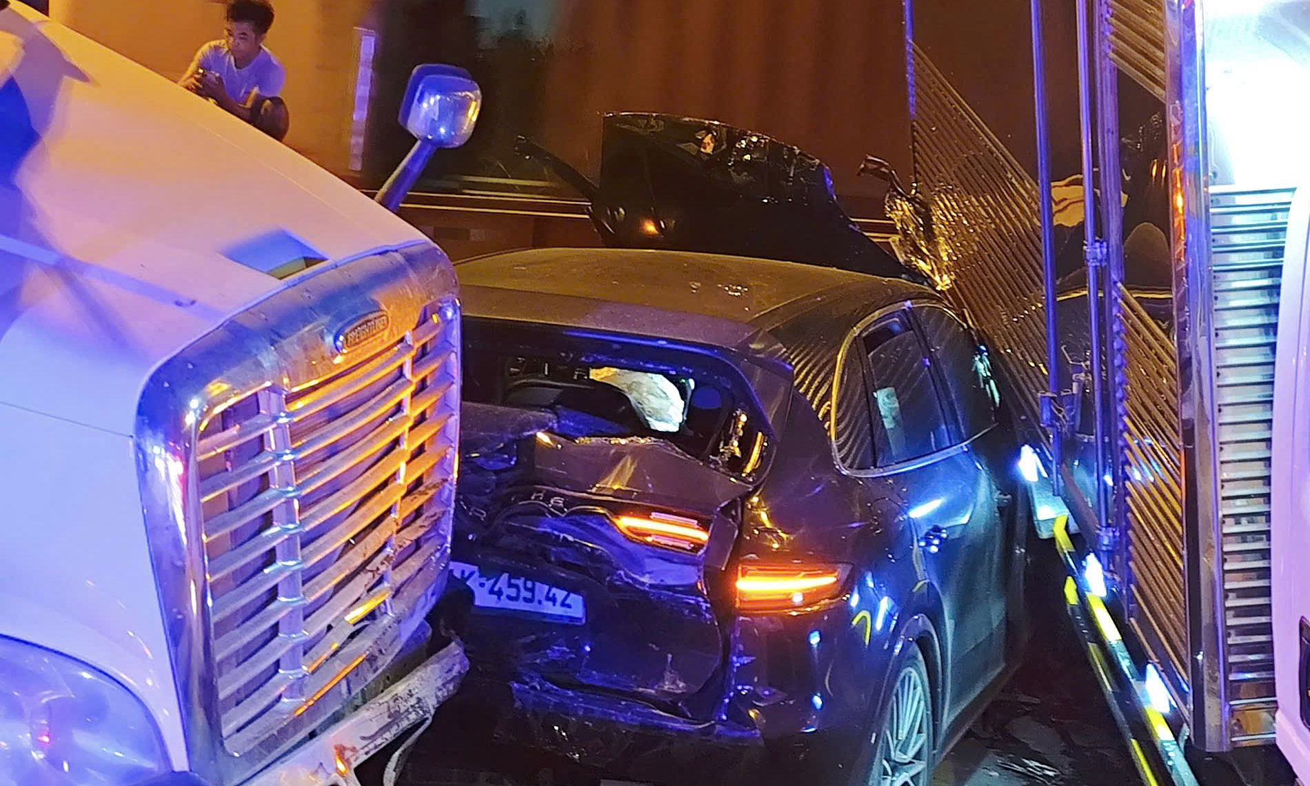 6 vehicles in chain collision on Phu My Bridge, causing prolonged congestion