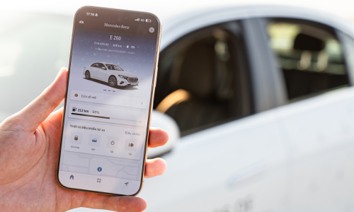 Digital Extras - a Mercedes driver's assistant