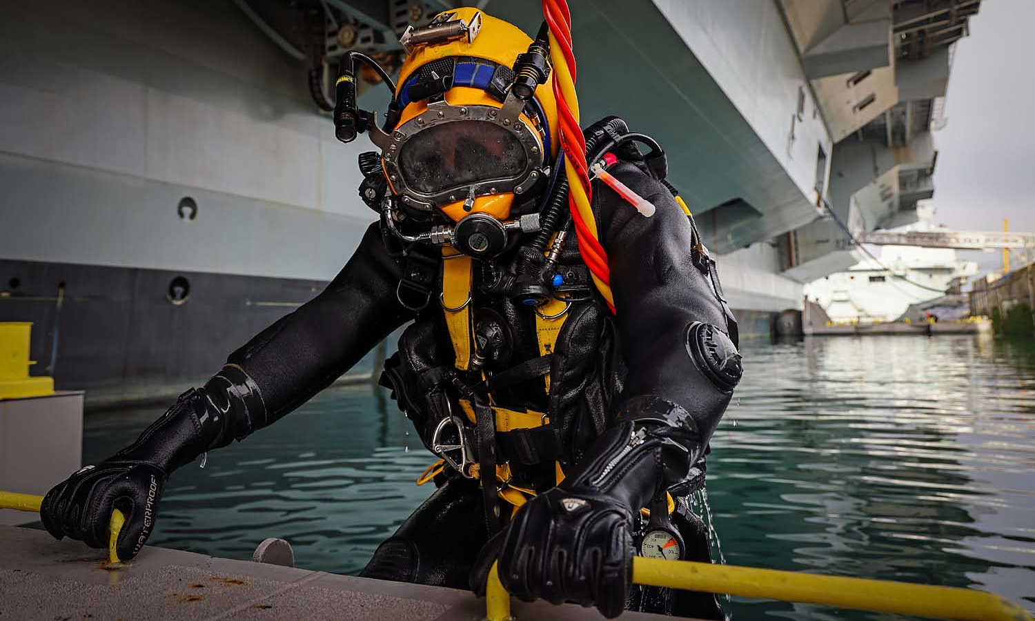 British frogmen ready to clear mines in the Strait of Hormuz